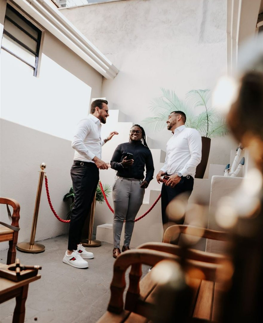 Rafael Azambuja, Ju Barros e André Santos conversando
