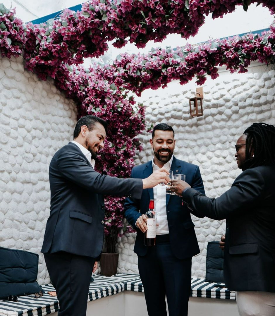 Rafael Azambuja, André Santos e Ju Barros brindando